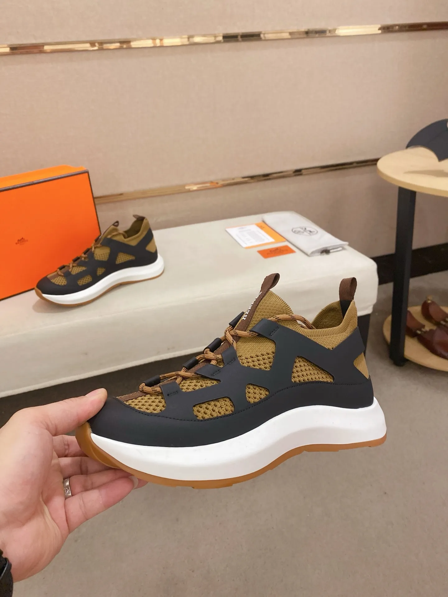 Men's clothing and shoes💰: 660💰《HERMES》【Classic Original Version】Hermès; Top 🔝 Purchasing Agency 🔍🔍Men’s latest 🇺🇸 counters are on sale simultaneously, original imported from Italy ▲▲Silk cowhide with breathable fabric ▲▲ (high-end and expensive Qi·Grade) Exquisite workmanship (Italian 🇮🇹Imported water-dyed 🐂cowhide lining) Sole: Original sole provided by the original factory, ⚠️Exclusive double-layer activity·TPR·Rubber·Combined molded outsole; Super·comfortable·wear-resistant·non-slip·environmental protection The real thing is more beautiful when photographed (high quality, following orders). You can enter and leave the counter at will * Number of yards: 38·39·40·41·42·43·44·45